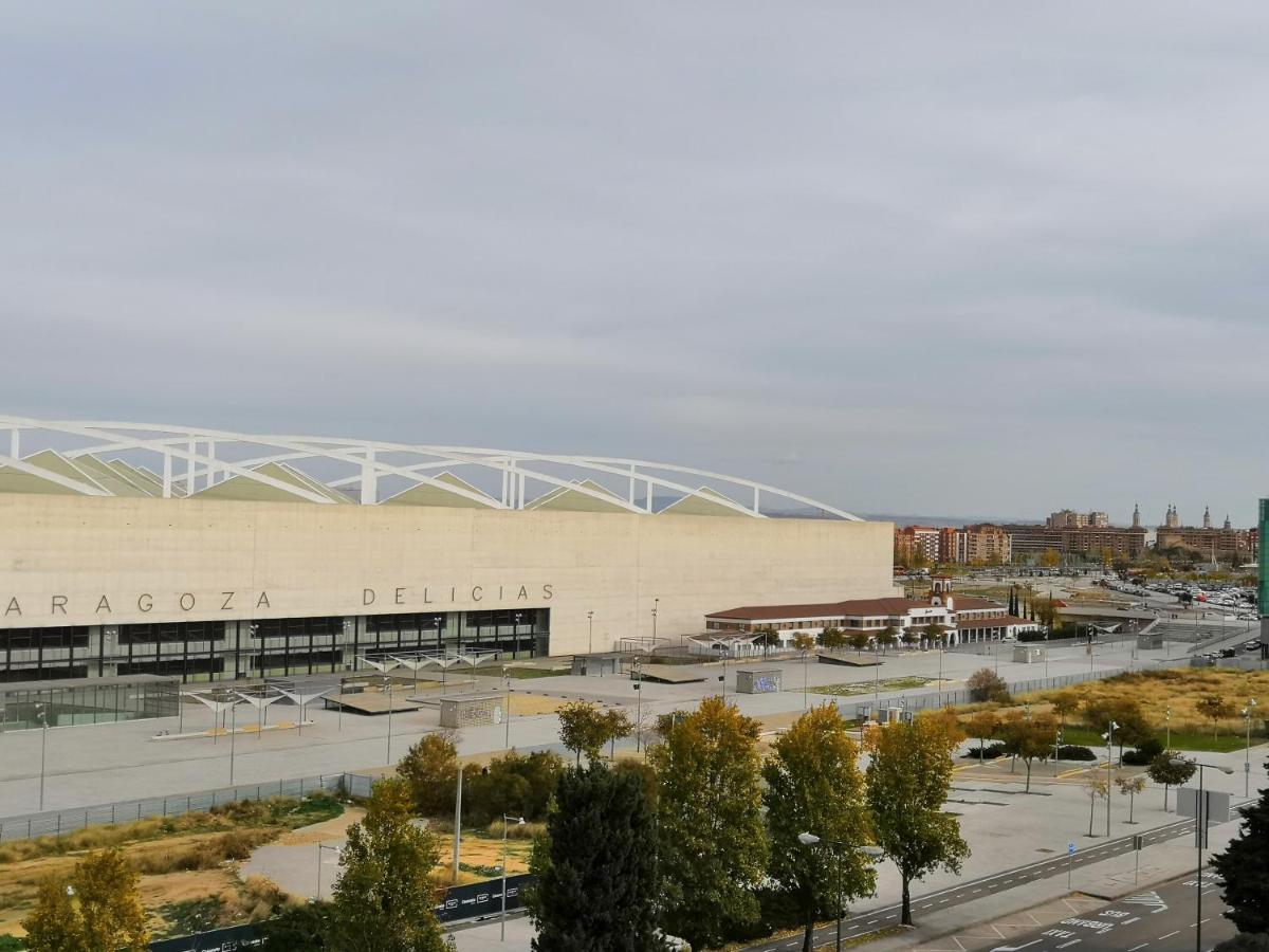 La Parada De La Estacion Con Parking Saragoça Exterior foto